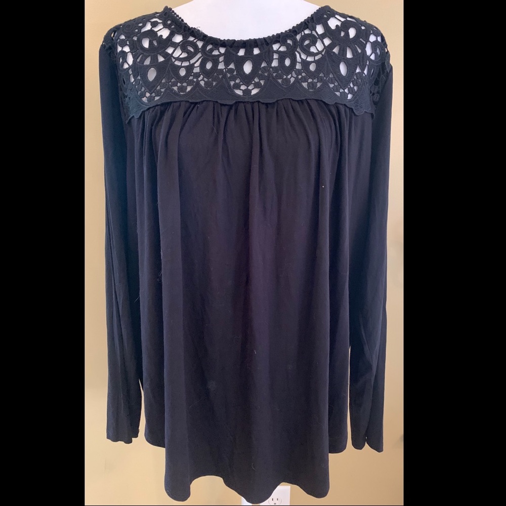 Beautiful Black Top by Philosophy. XXL